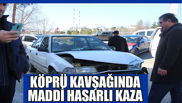 Köprü kavşağında Maddi Hasarlı Kaza