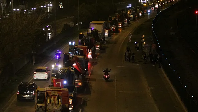 Samsun'da vinç ve çekicilerden şehitler için dev konvoy