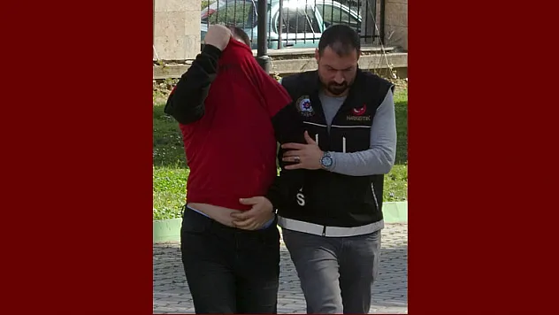 Polisten kaçarken yanan araçtaki 5 kilo bonzai ile ilgili sürücü adliyeye sevk edildi