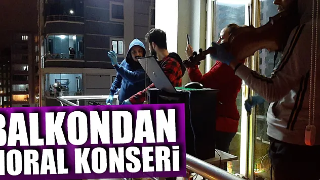 'Evinde kalan' vatandaşlara balkondan moral konseri