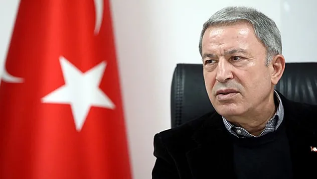 Milli Savunma Bakanı Akar: '1 milyon maske, 5 bin tulum, 5 bin litre alkol bazlı dezenfektan üretilmektedir'