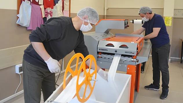 Meslek lisesi seri maske üretimine geçti