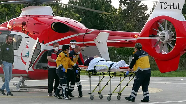 Düşerek bacağı kırılan yaşlı kadın ambulans helikopterle hastaneye sevk edildi