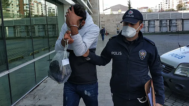 Yastık içindeki 5 bin lira hırsızlığına gözaltı