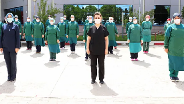Hemşire ordusunun korona virüsle mücadelesi devam ediyor