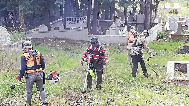 Mezarlıklarda 'bayram' temizliği 