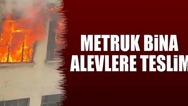 Samsun'da 3 katlı metruk bina alevlere teslim