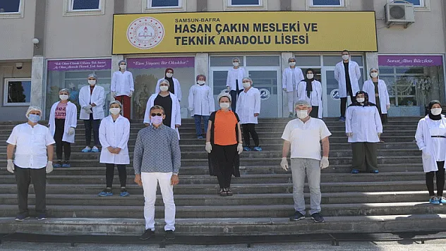 Okul fabrika gibi çalıştı, 3 ayda 750 bin maske üretti