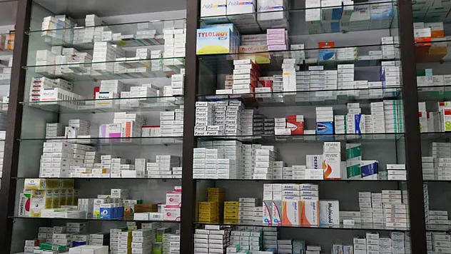 Korona belirtilerini ağrı kesici ile geçiştirenler virüsü bulaştırıyor