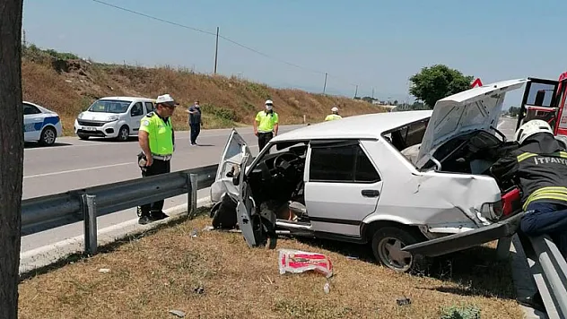 Otomobil bariyerlere çarptı: 1 yaralı