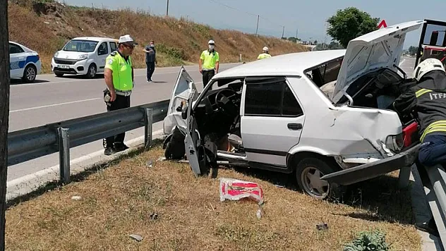 Otomobil bariyerlere çarptı: 1 yaralı