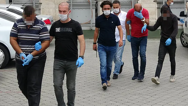 Telefonla eski rektörü 117 bin dolar dolandıran zanlılar adliyede