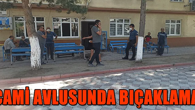 Cami avlusunda bıçaklama