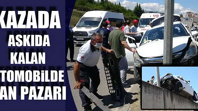 Kazada askıda kalan otomobilde can pazarı