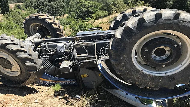 Samsun'da traktör devrildi: 1 ölü