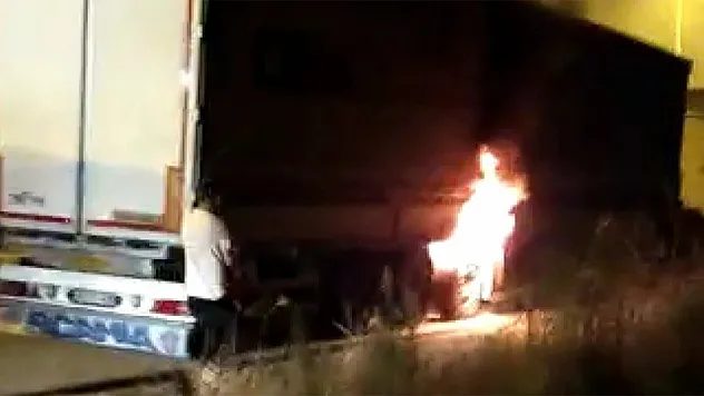 Samsun'da seyir halindeki tırda yangın çıktı