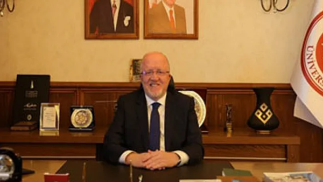 Rektör Aydın: '12 Eylül darbesi demokrasimizi yıllarca geriye götürmüştür'