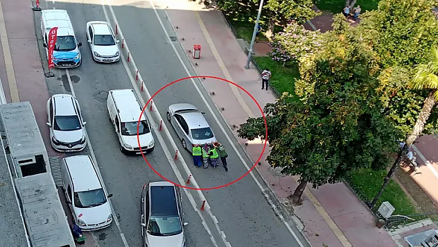 3 kadın, yolda kalan sürücünün yardımına koştu