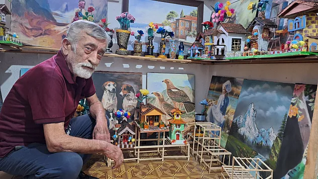 78 yaşındaki emekli işçi tuvalleri renklendiriyor