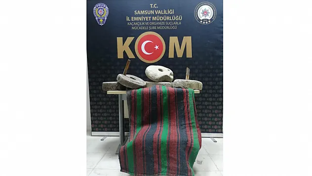 Evinde kaçak kilim ve öğütme taşı ele geçti