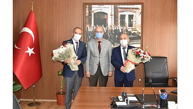 OMÜ'de dekanlıklarda görev değişimi