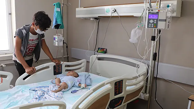 Minik bedenler koronayı bu serviste yeniyor