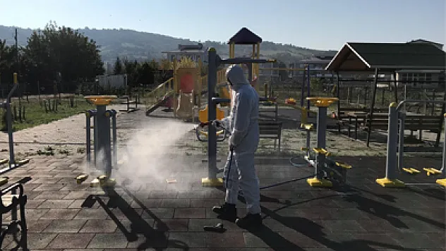 Parklar çocuklar için dezenfekte ediliyor
