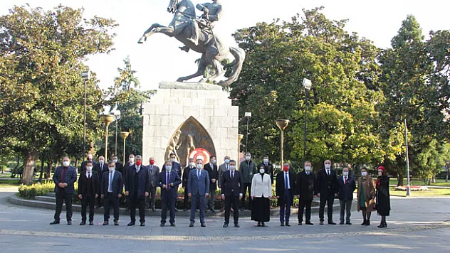 Müdür Esen: 'İnsanlığın en masum yanını işleyen öğretmendir'