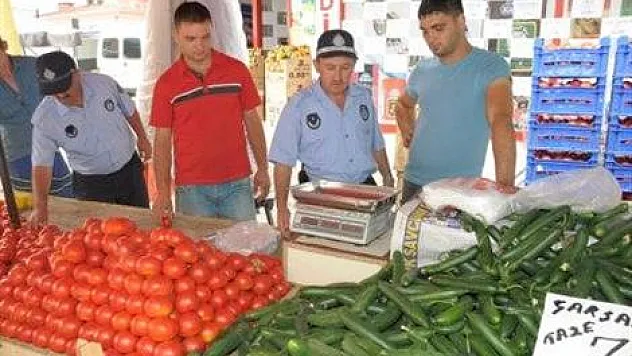 Canik zabıtasından pazar denetimi