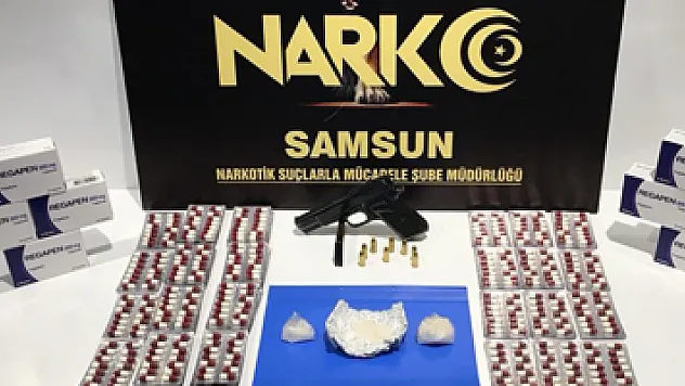 Üzerinde ve evinde uyuşturucuyla yakalandı