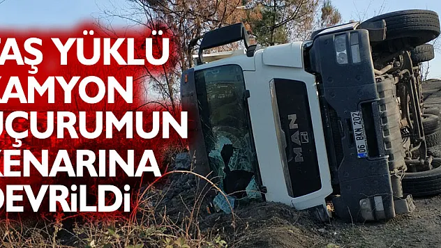 Samsun'da taş yüklü kamyon uçurumun kenarına devrildi: 1 yaralı