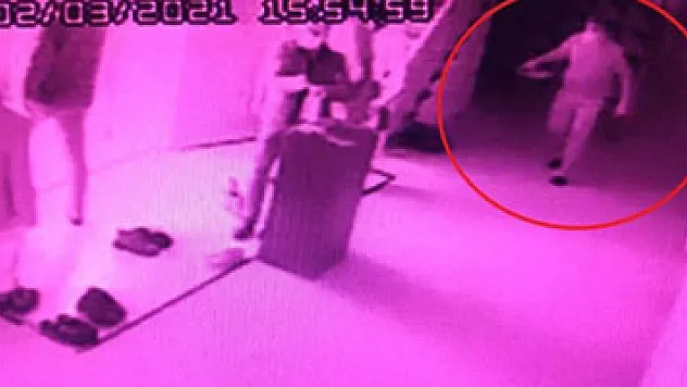 Cami çıkışı imamın ayakkabısını giyip ayrıldı