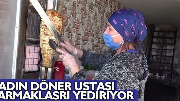 Kadın döner ustası parmakları yediriyor
