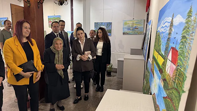 81 yaşında tuvale can veriyor: Şahinde Nine'den ikinci kişisel sergi