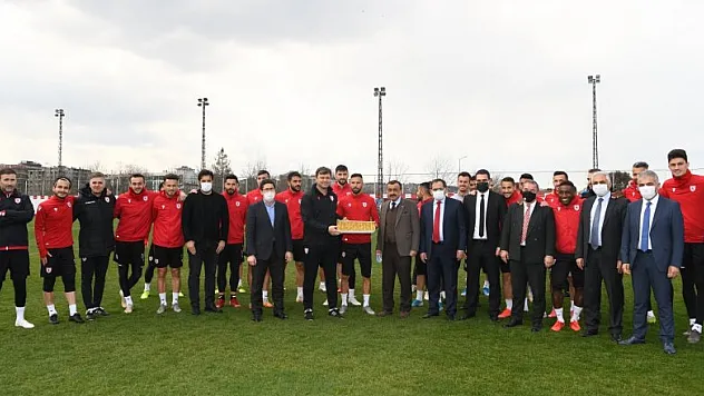 Samsunspor'a derbi öncesi baklava dopingi  