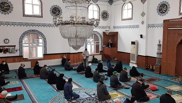 Cuma vaazında bilimsel sohbet: 'İbadetlerin İnsan Sağlığı Üzerindeki Etkileri'