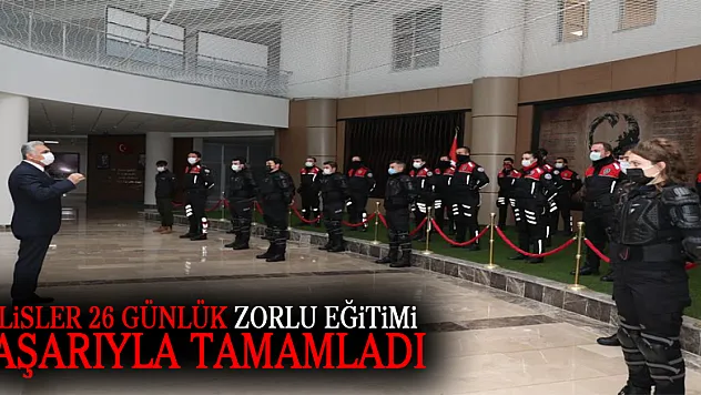 Polisler 26 günlük zorlu eğitimi başarıyla tamamladı
