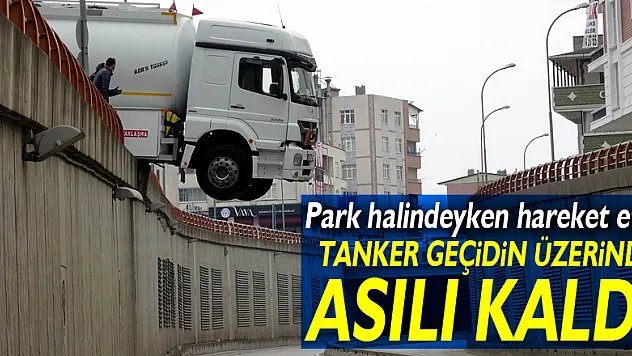 Samsun'da park halindeyken hareket eden tanker geçidin üzerinde asılı kaldı