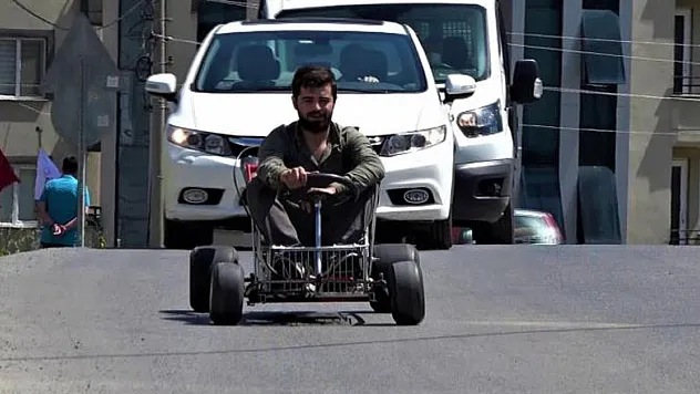 Alışveriş sepetinden araba yaptı: 120 km hız yapabiliyor