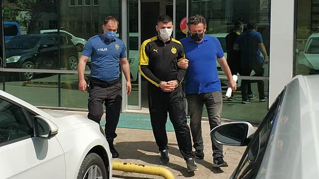 Babasına kuru sıkı tabancayla ateş eden genç tutuklandı