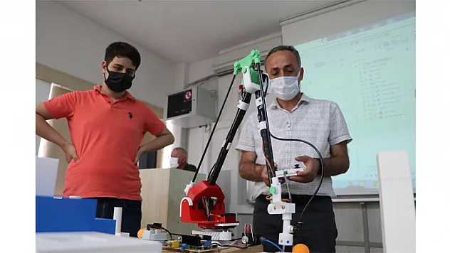 Meslek lisesi öğrencileri 'insansız hava aracı' yapıyor