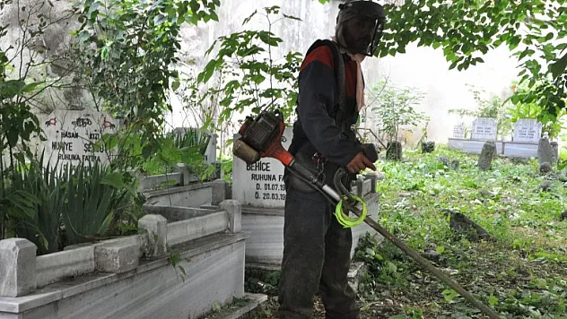 MEZARLIKLAR BAYRAMA HAZIR