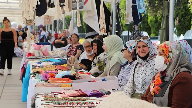 Kadınların pandemi döneminde ürettiği tüm eserler bu sergide