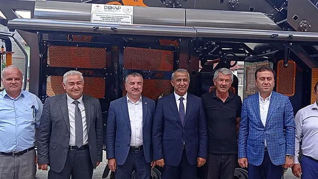 Silaj streçleme makineleri teslim töreni