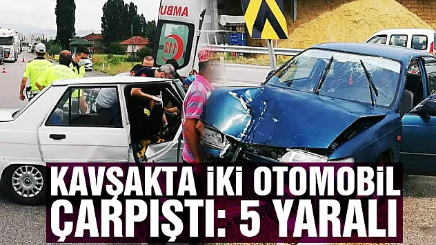 Samsun'da kavşakta iki otomobil çarpıştı: 5 yaralı