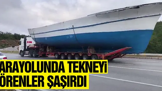 Karayolunda 21 metrelik tekneyi görenler şaşırdı