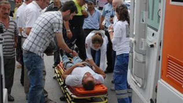 MOTOSİKLET DEVRİLDİ: 1 YARALI