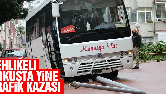 Tehlikeli yokuşta yine trafik kazası