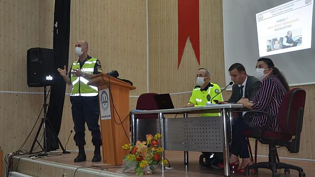 Bafra'da okul servis araç sürücülerine seminer verildi