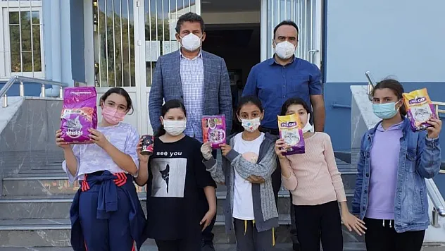 19 Mayıs'ta 'Aç Sokak Hayvanı Kalmasın Projesi'